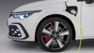 فولكسفاجن تفاجئ الشباب بتطوير أيقونتها Golf GTE