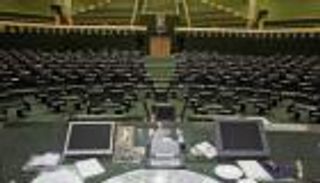 مقترح برلماني بإيران لعقاب مستخدمي تطبيقات "التواصل" بالسجن