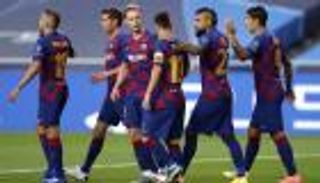 المكالمة الأولى والأخيرة.. الهاتف يقصي 4 لاعبين من برشلونة