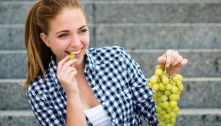 العقرب قد يختبئ في العنب دون أن تلاحظوه