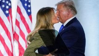 ترامب وزوجته خلال مؤتمر الحزب الجمهوري