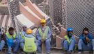 قطر تبني لـ"المونديال" وتركل إنسانية العمال
