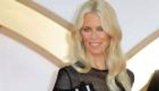 كلاوديا شيفر تكشف سر تحولها من فتاة خجولة إلى عارضة أزياء