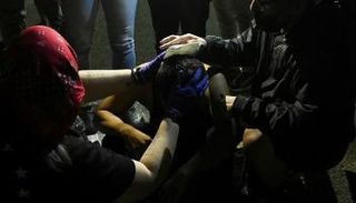 أحد مصابي الاشتباك المسلح في مدينة كيونشا - رويترز