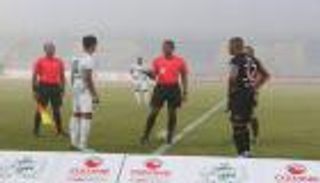 الدوري المغربي.. حدث نادر يعلق مباراة في جولة المؤجلات