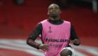 بوجبا وندومبيلي أحدث ضحايا كورونا في الدوري الإنجليزي