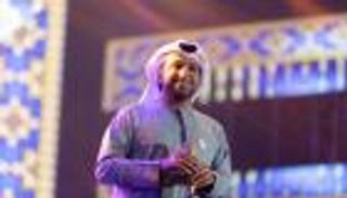 "يا حياتي كم بشكيلك".. عيضة المنهالي يشدو بروائع التراث الإماراتي