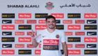 سوبر إدواردو.. شباب الأهلي دبي يضم أسطورة الهلال السعودي