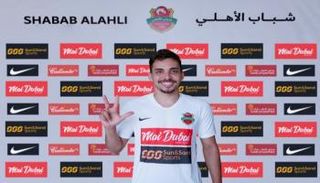 كارلوس إدواردو نجم الهلال السعودي السابق