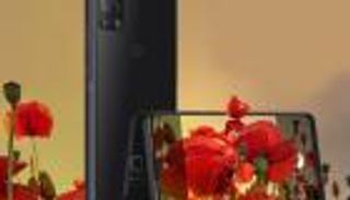 ألكاتيل تعود للأضواء بـ 3X.. هاتف الأشغال الشاقة