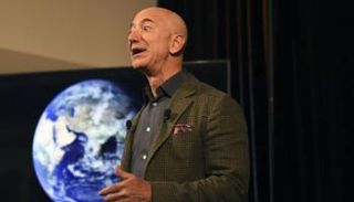 جيف بيزوس أغنى شخص على وجه الأرض