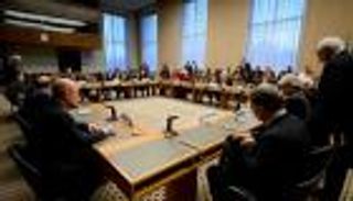 استئناف محادثات الدستور السوري بجنيف بعد "إصابات كورونا"