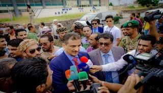 المحافظ لملس لدى عودته إلى عدن
