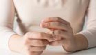 مصرية ترفع دعوى طلاق: تزوّج 10 مرات عرفيا دون علمي