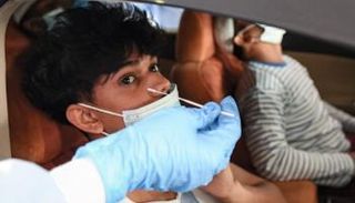 الإمارات تواصل ماراثون الفحوص لاحتواء فيروس كورونا