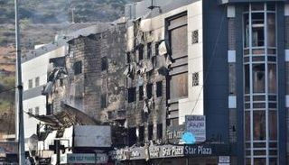 جانب من الدمار الذي لحق بعدد من المباني في خلدة