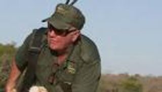 "العم وست" وحكاية غدر.. قتلته لبؤة أمام زوجته