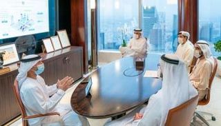 الشيخ محمد بن راشد خلال الاجتماع مع فريق وزارة الطاقة والبنية التحتية 