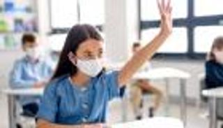 الإمارات تواجه إصابات كورونا في المدارس بـ19 إجراء احترازيا