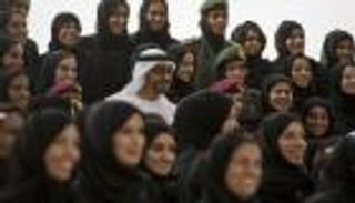 المرأة الإماراتية.. بطولة هزمت كورونا