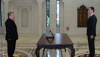 حسين عرنوس يؤدي اليمين الدستورية أمام بشار الأسد- أرشيفية