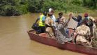 البرهان يوجه بإنشاء غرفة طوارئ لمساعدة المتضررين بالسيول