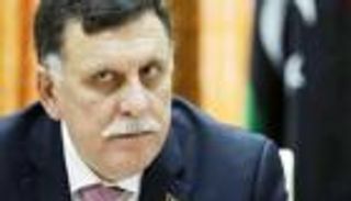 خبيران ليبيان: السراج يجري تغييرات أمنية خشية الغرق