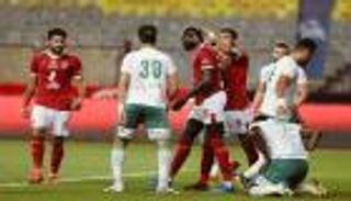 بتوهج بادجي.. الأهلي يتحدى "الفار" بثنائية في المصري