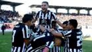 الدوري التونسي.. الصفاقسي يؤجل تتويج الترجي بثنائية في النجم