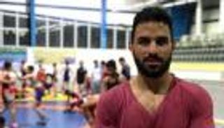 إيران تواصل تعليق المشانق.. الإعدام لمصارع شهير تظاهر ضد النظام