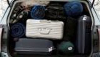 نصيحة ذهبية.. تخلص من الأغراض الزائدة في سيارتك بعد العطلات