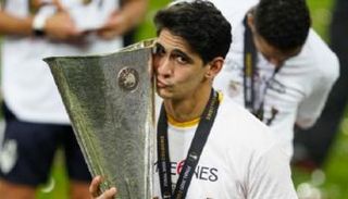 المغربي ياسين بونو حارس إشبيلية