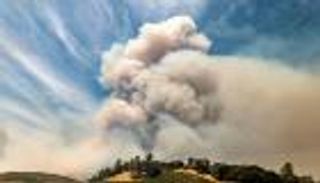 حريق هائل في إسبانيا.. الآلاف غادروا منازلهم