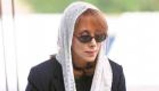 ماكرون يستعد لاحتساء أغلى فنجان قهوة مع فيروز