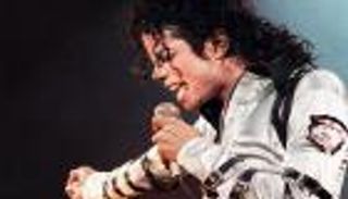 سر صوت مايكل جاكسون.. قصة ملك البوب مع "سنوات الأذى"
