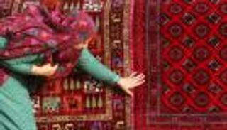 العقوبات والفيروس يطويان صادرات السجاد الإيراني.. صدمة في طهران