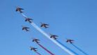 مئوية "لبنان الكبير" وزيارة ماكرون.. طائرات نفاثة تحلق لاستقباله