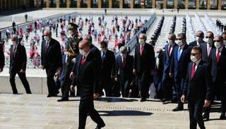 أردوغان يدعو مؤيديه ويرفض حضور المعارضة احتفالات النصر