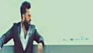 6 أشهر حبس لمغنٍ مصري "ضرب شرطيا وأستاذ جامعة" في دورة مياه