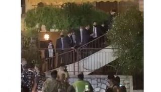 الرئيس الفرنسي يستعد لدخول منزل السيدة فيروز