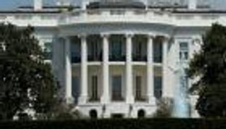 البيت الأبيض يكسر عزلة كورونا ويفتح أبوابه للزوار بشروط ترامب