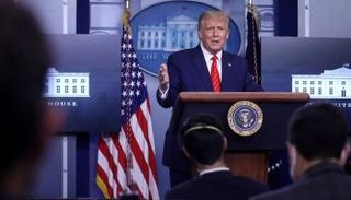 الرئيس الأمريكي خلال مؤتمر صحفي في البيت الأبيض – رويترز