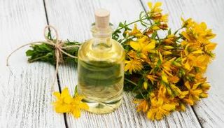 فوائد وأضرار عشبة سانت جون