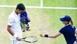 ديوكوفيتش يعترض وتيستيباس يتغزل.. "المنشفة" تثير ضجة في أمريكا المفتوحة