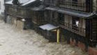 إلغاء 500 رحلة جوية وإصابة 5.. "ميساك" يضرب جزيرة يابانية