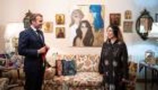 رئيس فرنسا في حضرة فيروز.. صور ووسام وأغنية