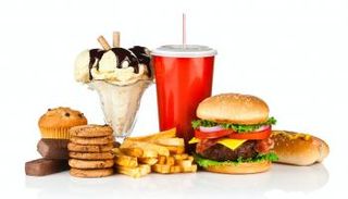 الأغذية الصناعية تهدد صحة الإنسان