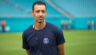 أوليفير إيشوفاني مدرب باريس سان جيرمان للسيدات