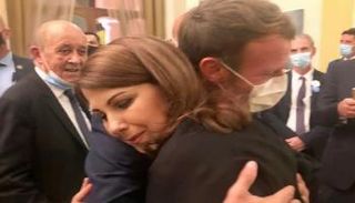 ماكرون يعانق ماجدة الرومي