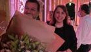 "باقة ورد كبيرة".. أبرز مشاهد لقاء ماكرون وماجدة الرومي